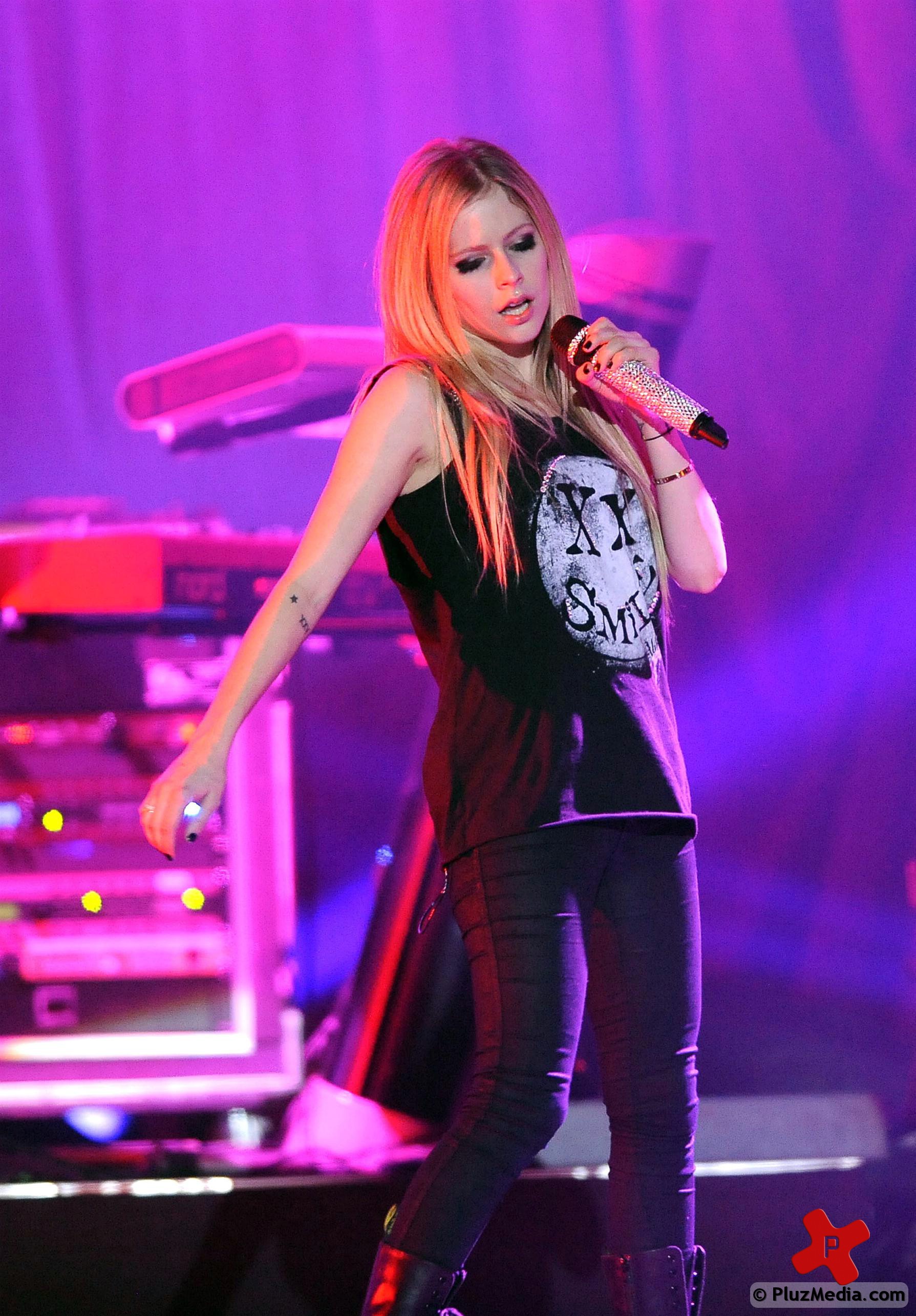 Avril Lavigne performs live during her Black Star Tour 2011 photos | Picture 75537